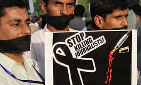 Pakistani journalists protest at the killing of a colleague