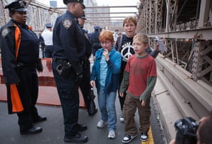Occupy Wall Street: Police block a mother and her children on the Brooklyn Bridge