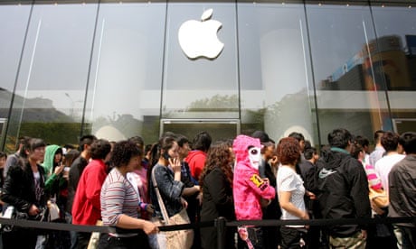 Apple's white iPhone 4 goes on sale in China