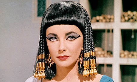 vriendelijk steen vertrouwen Elizabeth Taylor's Cleopatra wig up for sale | Elizabeth Taylor | The  Guardian