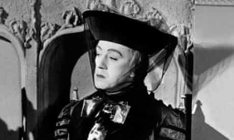 Alec Guinness in Kind Hearts and Coronets