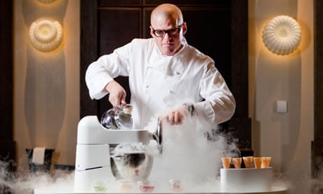 https://i.guim.co.uk/img/static/sys-images/Guardian/Pix/pictures/2011/2/11/1297447432051/Heston-Blumenthal-at-Dinn-007.jpg?width=465&dpr=1&s=none