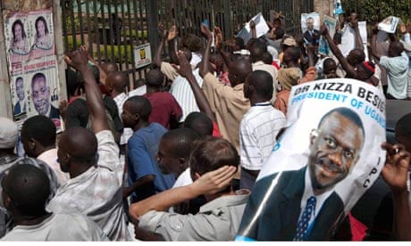 Supporters of the Ugandan opposition leader, Kizza Besigye