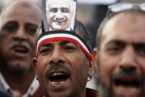 Egypt protests day 16: An Egyptian anti-government demonstrator with a picture of president Nasser