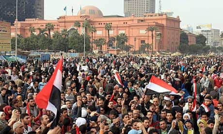 Egyptian anti-government protesters continue to gather at Tahrir Square