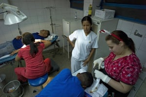 Venezuela Caracas : Petare neighbourhood of Caracas. Treatment at the hospital Pre'rezde Leon