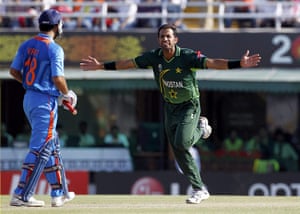 India v Pakistan: Gallery: Pakistan's Riaz celebrates wicket of India's Kohli