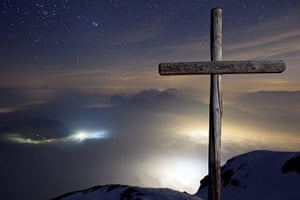 24 hours in pictures: Switzerland: Stars over a sea of fog from the Fronalpstock mountain