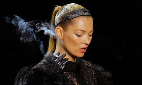 models smoking cigarettes Kate Moss smokes on the catwalk and steals the show at Louis Vuitton | Kate Moss models smoking cigarettes Kate Moss smokes on the catwalk and steals the show at Louis Vuitton | Kate Moss