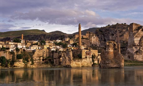 Tigris River and ancient city of Hasankeyf, Batman Turkey. Image shot 2007. Exact date unknown.