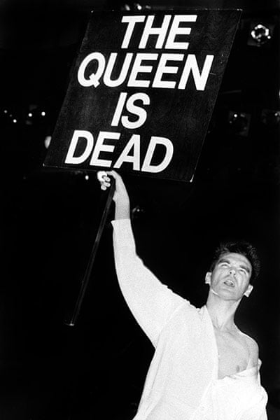 The queen is dead lyrics The queen is dead lyrics