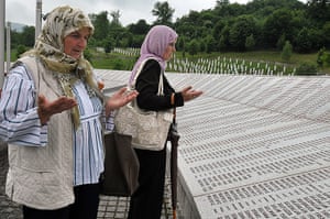 Image result for ratko mladic u srebrenici fotos