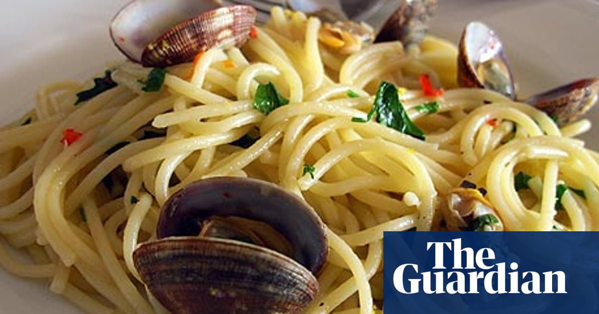 How To Cook Perfect Spaghetti Alle Vongole Pasta The Guardian How To Cook Perfect Spaghetti Alle Vongole Pasta The Guardian
