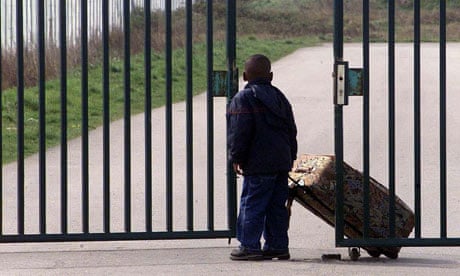 child asylum seeker at gates