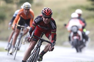 Tour de france stage 16: Cadel Evans speeds down the Col du Manse