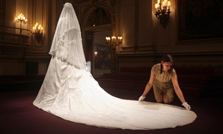 duchess of cambridge evening wedding dress Kate Middleton Wedding Dress Details