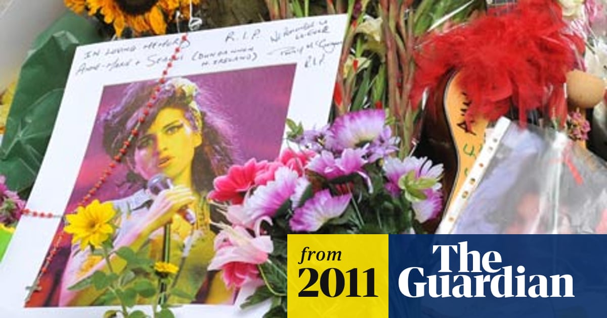 Amy Winehouse Private Funeral Held Amy Winehouse The Guardian