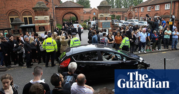 wallpapers Amy Winehouse Funeral Photos amy winehouse s funeral in pictures