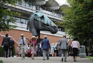 Glorious Goodwood Wed: The huge iron horse statue dominates the view behind the main stand
