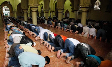 Filipino Muslims praying during Ramadan