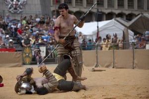 Gladiator games : A gladiator floors an opponent