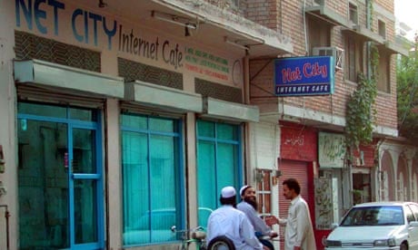 Pakistan internet cafe