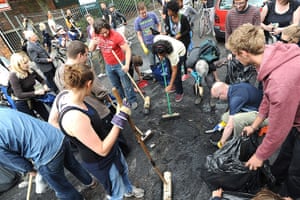 London riots day 4: Residents help to clear up Clarence Road, Hackney