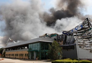 London riots day 4: Smoke billows from the Sony Centre warehouse in Enfield