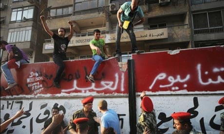 Egyptian protesters break into Israeli embassy
