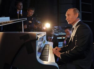 Putin: Vladimir Putin plays the piano at the Theater of Nations in Moscow