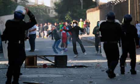 Algerian anti-riot policemen face protes