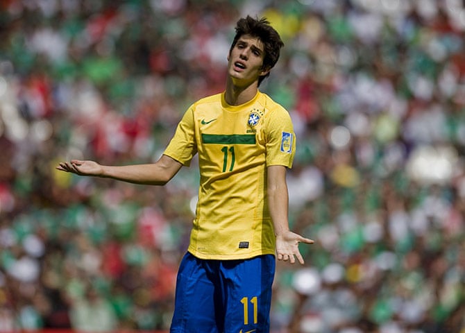 Fifa 12 The 10 Players You Must Buy In Career Mode Games The Guardian