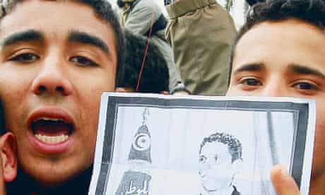 Tunisian protesters holding a picture of Mohamed Bouazizi