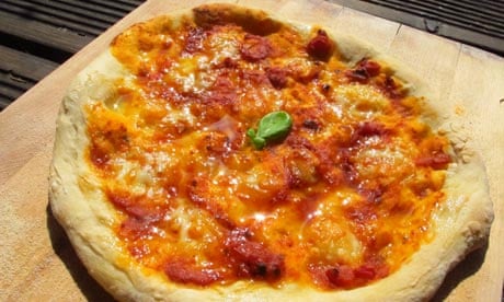 https://i.guim.co.uk/img/static/sys-images/Guardian/Pix/pictures/2011/9/7/1315408367213/Felicitys-perfect-pizza-007.jpg?width=465&dpr=1&s=none