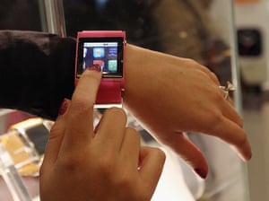 CES 2012: Bluetooth-enabled watches that connect to your smartphone