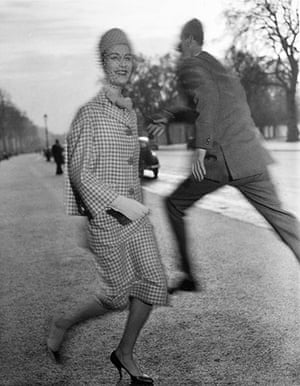 Norman Parkinson: A vintage print from Vogue March 1957 of Clemance Bettany