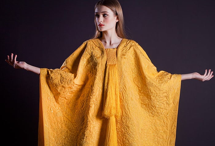 Golden cape made with silk from a million spiders - in pictures | Art and design | The Guardian Golden cape made with silk from a million spiders - in pictures | Art and design | The Guardian