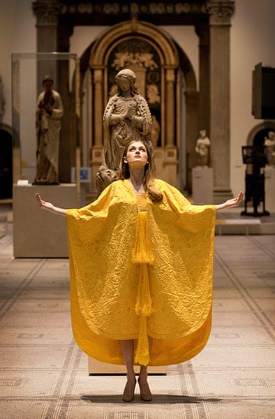 Golden cape made with silk from a million spiders - in pictures | Art and design | The Guardian Golden cape made with silk from a million spiders - in pictures | Art and design | The Guardian