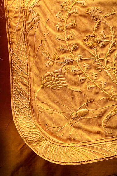 Golden cape made with silk from a million spiders - in pictures | Art and design | The Guardian Golden cape made with silk from a million spiders - in pictures | Art and design | The Guardian