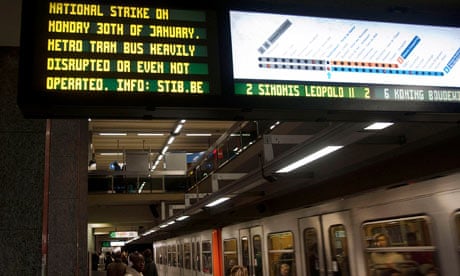 A notice on the Brussels metro warns of severe disruption
