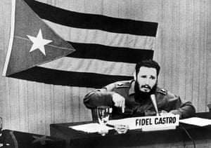 Cuban missile crisis : Cuban leader Fidel Castro gives a speech