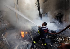 Beirut car Bomb: Firefighter extinguishes flames