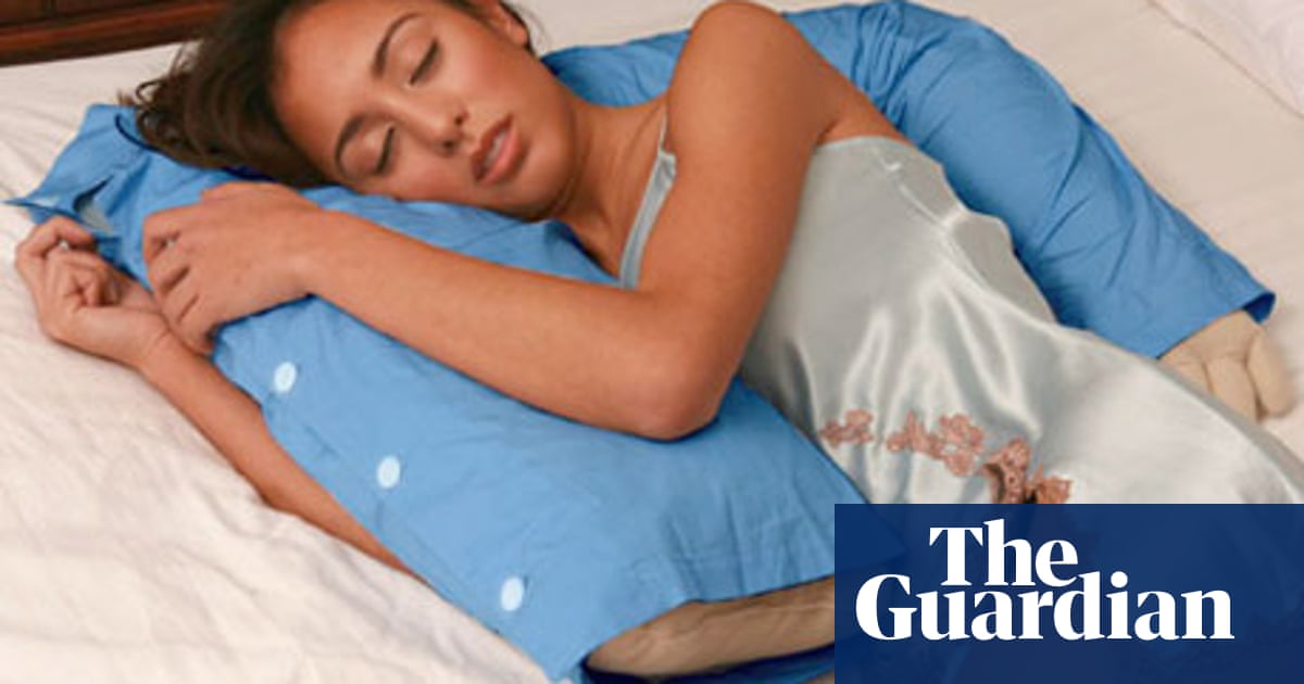 inval terugtrekken Dertig The Boyfriend Pillow: a machine-washable man substitute | Design | The  Guardian