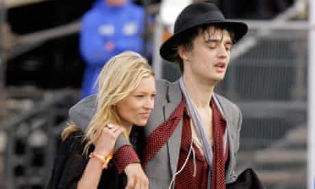 Doherty with Kate Moss at Glastonbury, 2007.