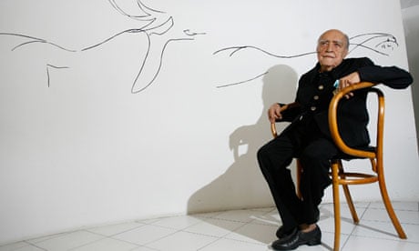 Oscar Niemeyer with sketches