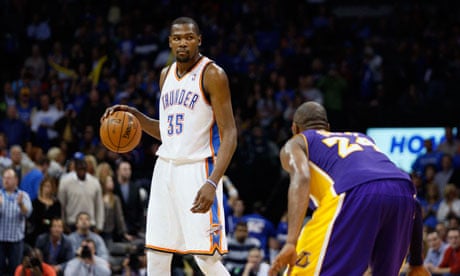 Kobe Bryant provides 21 points, 14 assists in Lakers' win over Thunder 