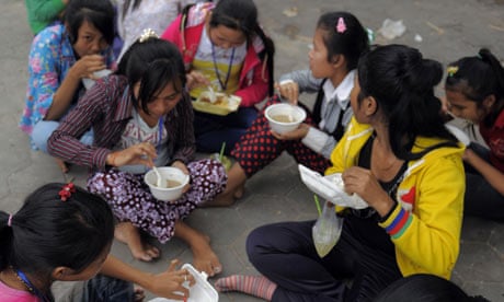 Cambodian garment workers eating