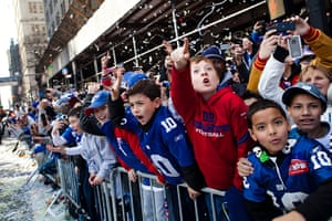 Super bowl parade: New York Giants fans cheer during the team's NFL football Super Bowl parade
