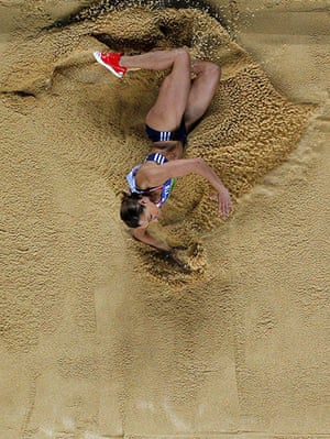 24 Hours In Pictures News The Guardian