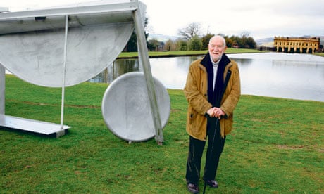 Anthony Caro in the grounds of Chatsworth House next to his sculpture Double Tent